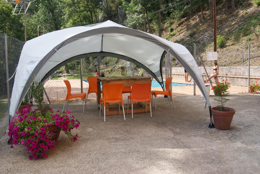 Alberg Roques Blanques Ribes De Freser Exterior photo